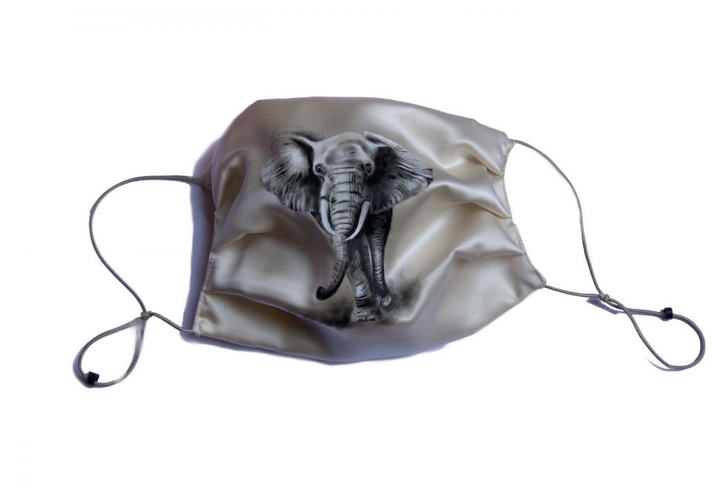 Mascherina immagine elefante su sfondo tortora dipinta a mano
