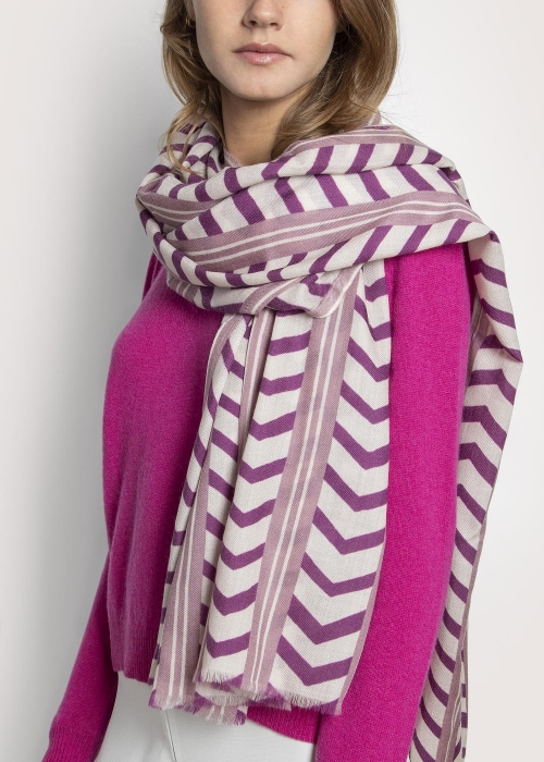 Stola-in-cashmere-arrows