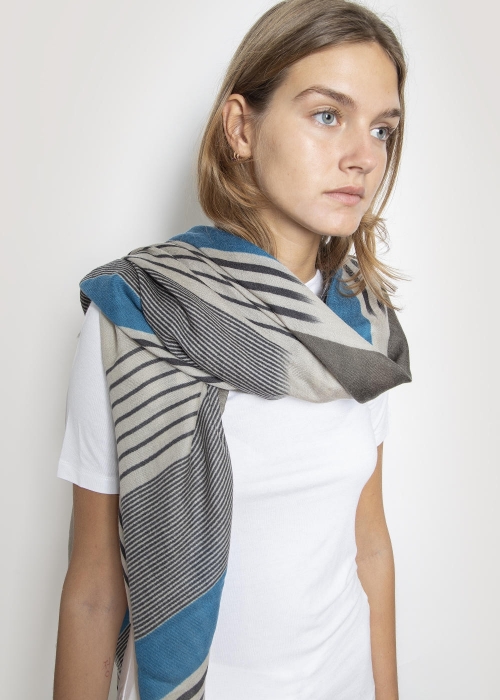 Stola-in-cashmere-parallel