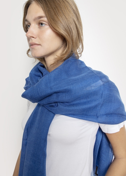 Stola-in-cashmere-light-blu-elettrico