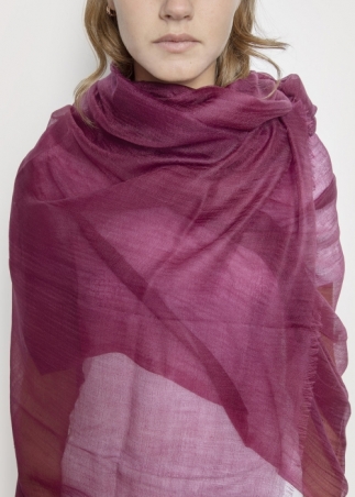 Stola-in-cashmere-voile-ultralight-prugna