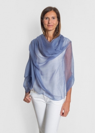Stola elegante cashmere indossata