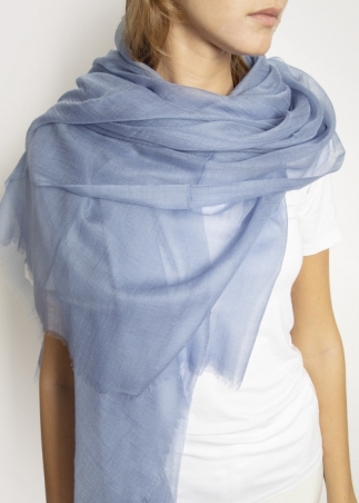 Stola elegante cashmere indossata