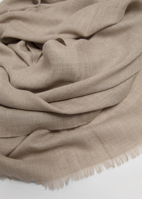 Sciarpa-in-cashmere-e-seta-beige