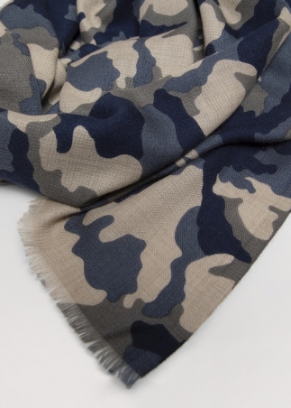 Sciarpa-in-cashmere-e-seta-camouflage-jeans