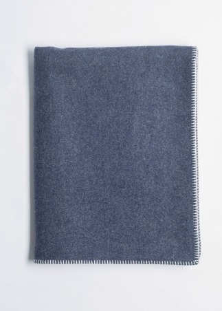 Elegante coperta in cashmere blu e grigio perla con punto sellaio in contrasto bianco