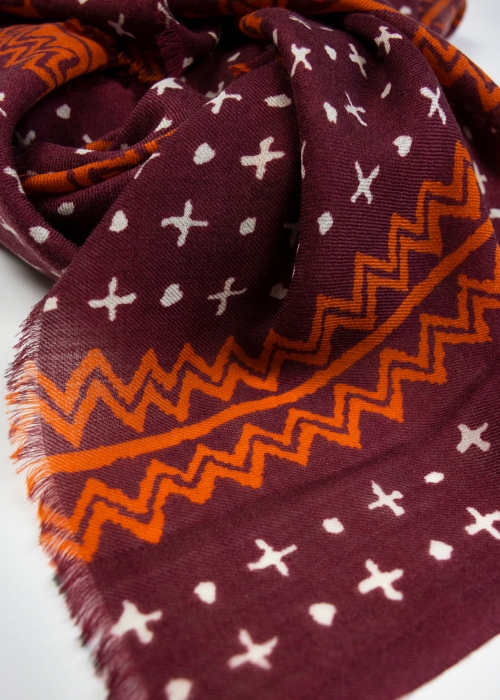 Maroon cashmere shawl zoom | Cashmere stoles and scarves | Toosh Made in Italy
