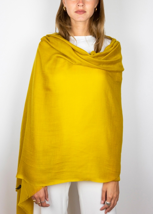 Mustard cashmere shawl | Cashmere scarves made in Italy