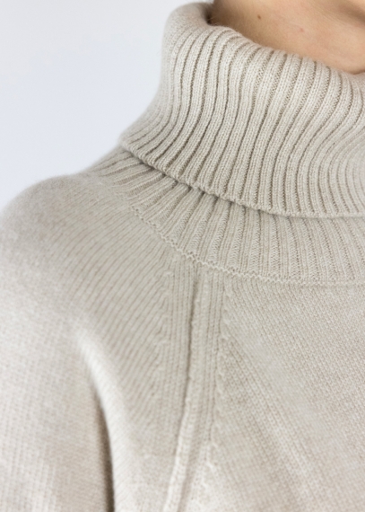 Dolcevita in cashmere beige