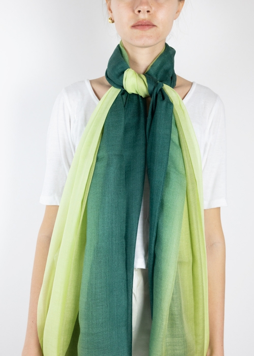 Stola in cashmere light sfumata verde