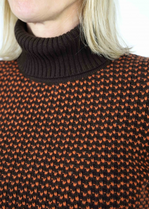 Honeycomb Turtleneck Chocolate + Alhambra