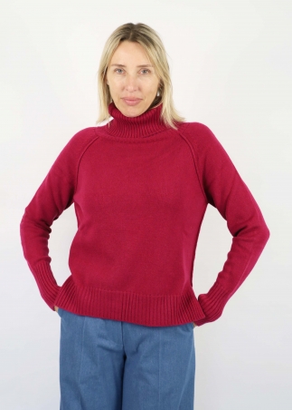 Dolcevita in puro cashmere con cuciture a vista