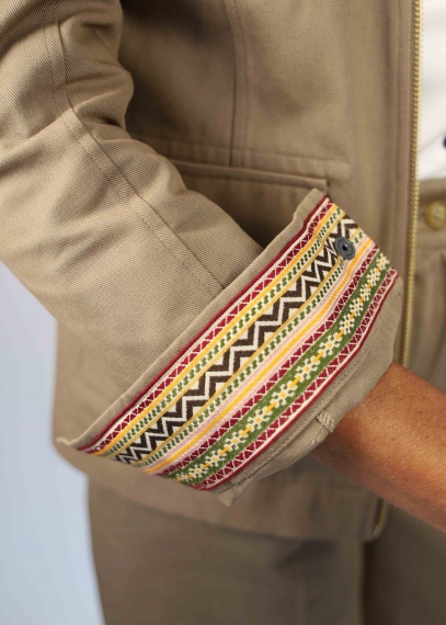 Sahariana verde in twill cotone dettaglio manica