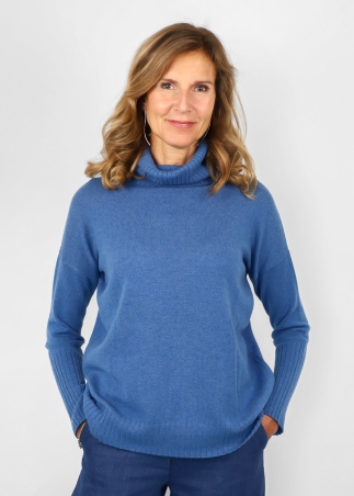 Elena in pure cashmere semiover turtleneck sweater