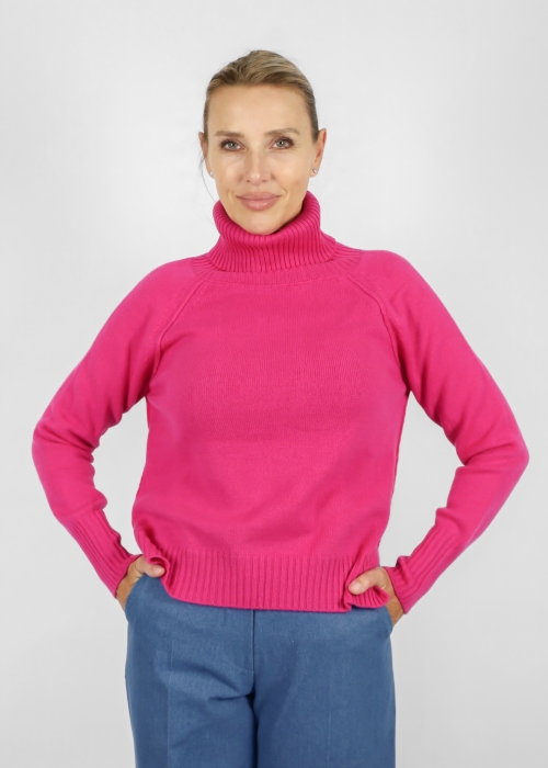 Dolcevita in puro cashmere con cuciture a vista