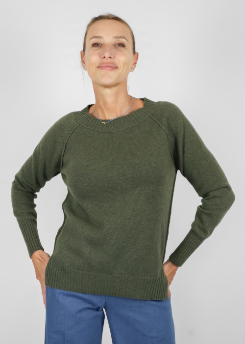 Girocollo in puro cashmere con cuciture a vista