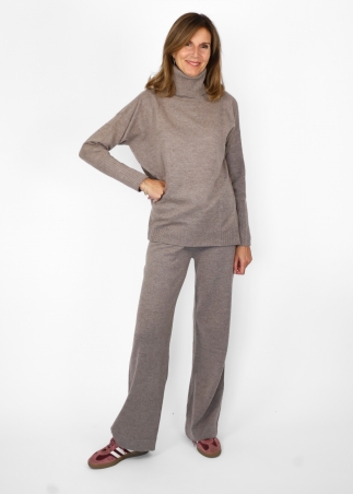 Completo tuta pantalone e dolcevita in misto lana cashmere