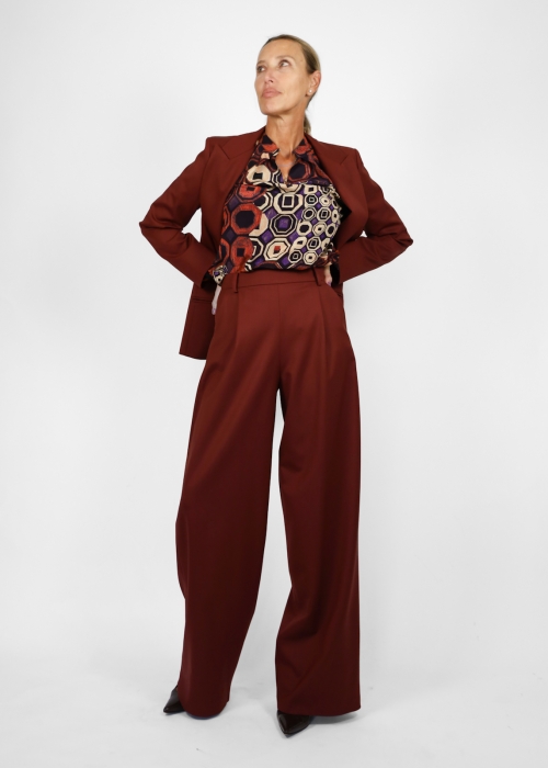 Completo in sallia di lana elasticizzata bordeaux