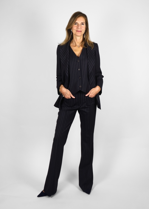 Completo in sallia di lana elasticizzata blu gessato bianco