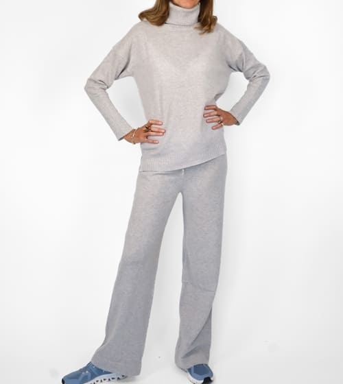 Idee per un regalo di Natale di lusso: Completo tuta pantalone e dolcevita in misto lana cashmere